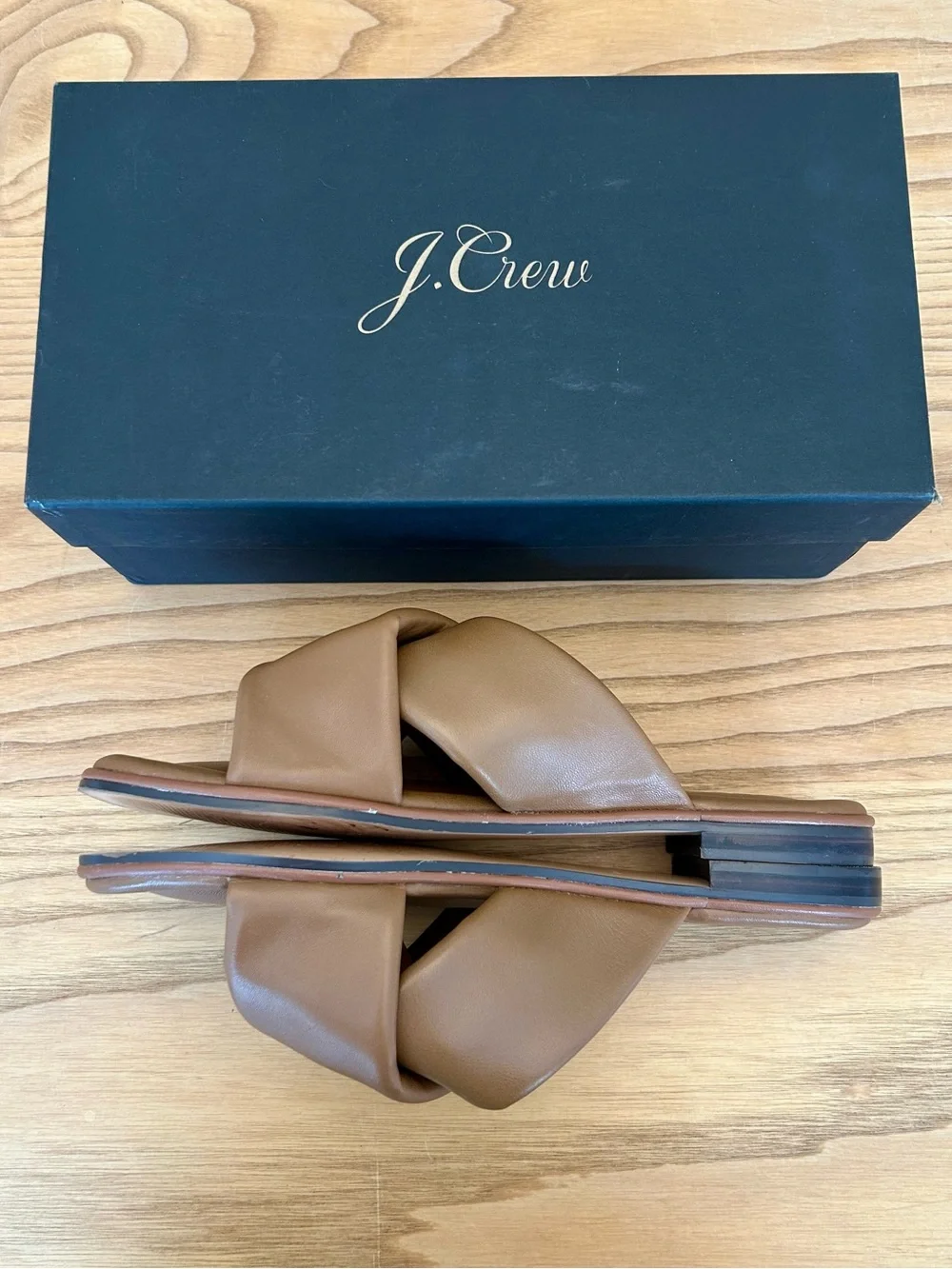 J. Crew Menorca padded cross-strap sandals in leather. Size 8.